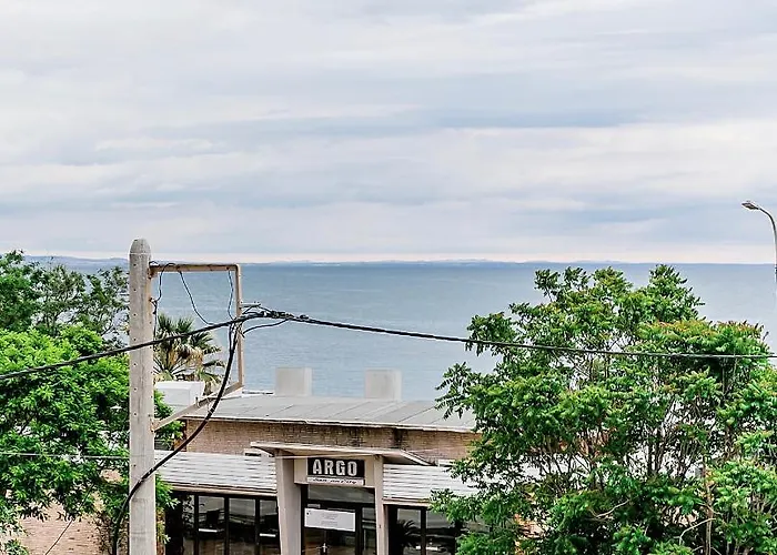 B12 New & Modern Seafront Apartment