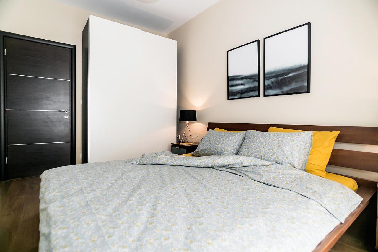 B12 New & Modern Seafront Apartment *